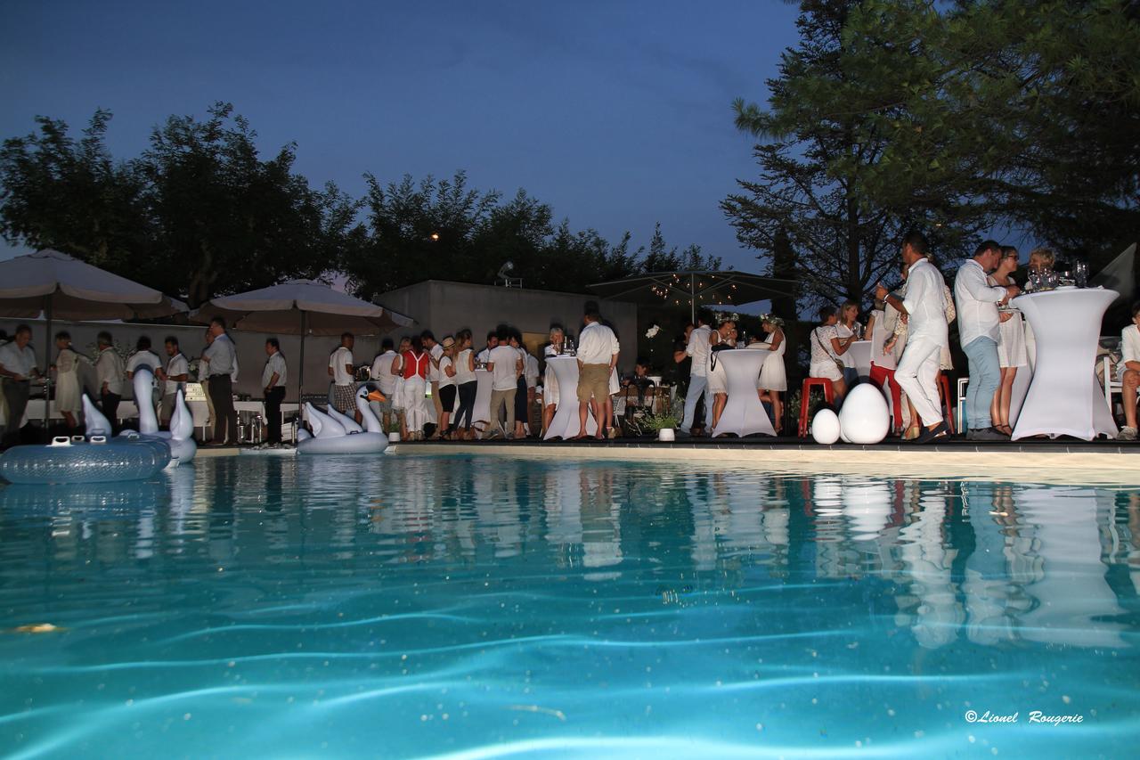 Le Safari Hotel Restaurant Carpentras Dış mekan fotoğraf