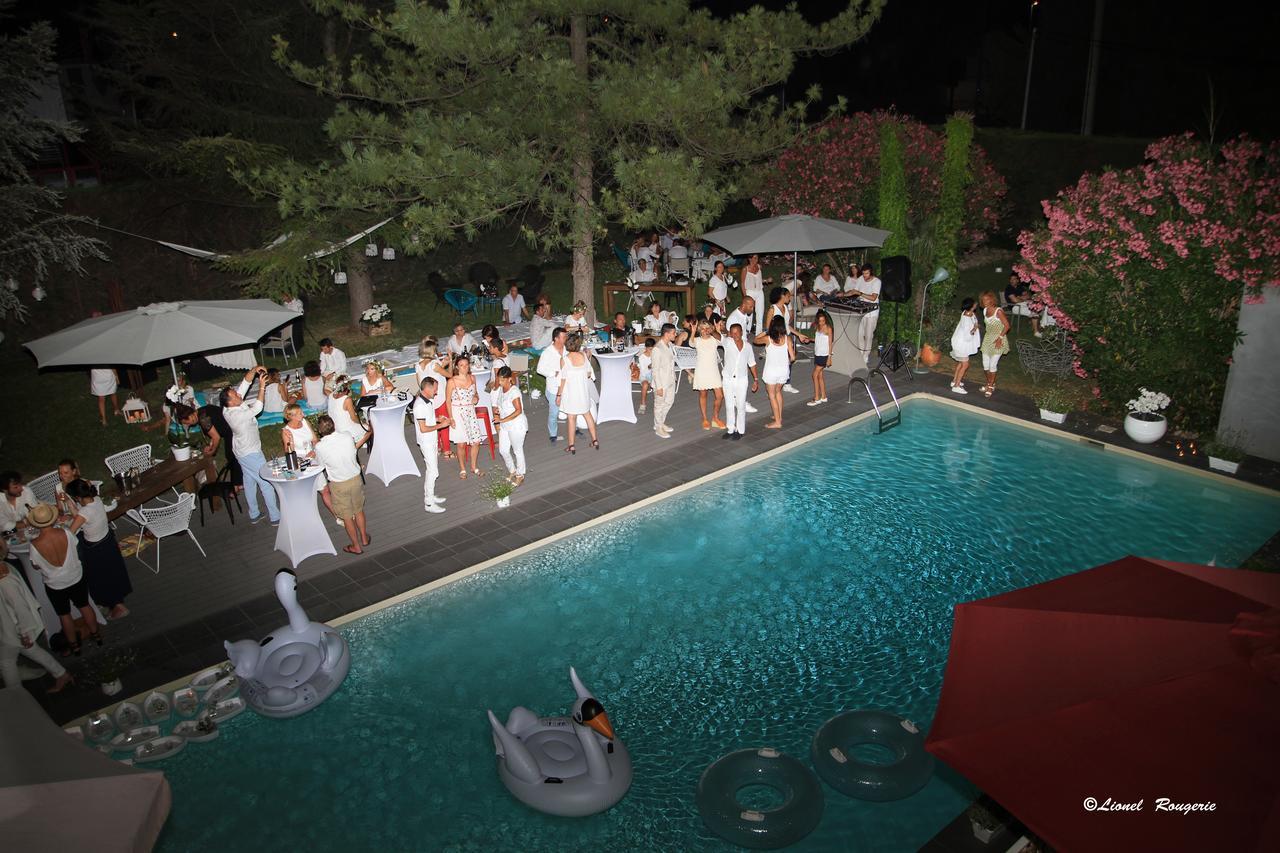 Le Safari Hotel Restaurant Carpentras Dış mekan fotoğraf